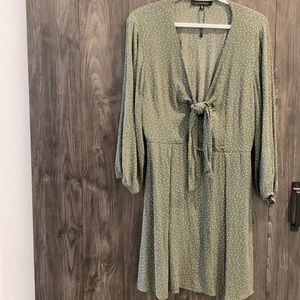Dynamite size M longsleeve green dress with white polka dots. Worn twice.